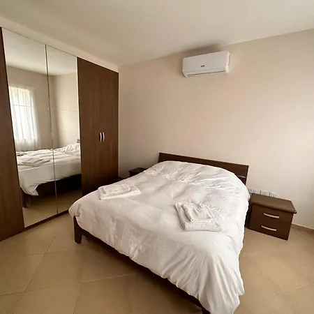 Cliff Side Apartment Sannat Exterior photo